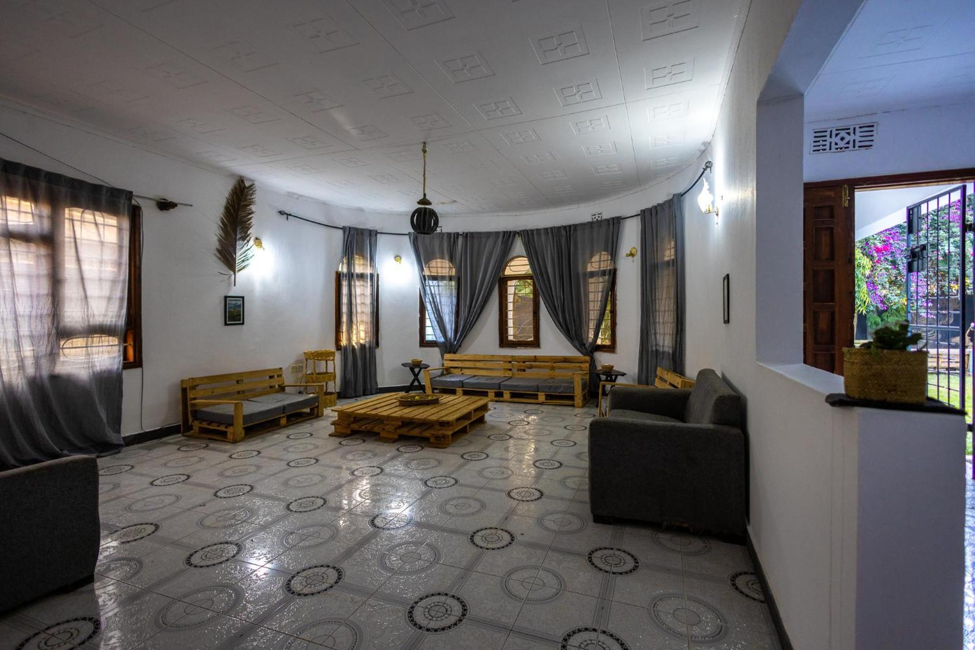 Safari Adventures-House Bed & Breakfast Arusha Ngoại thất bức ảnh