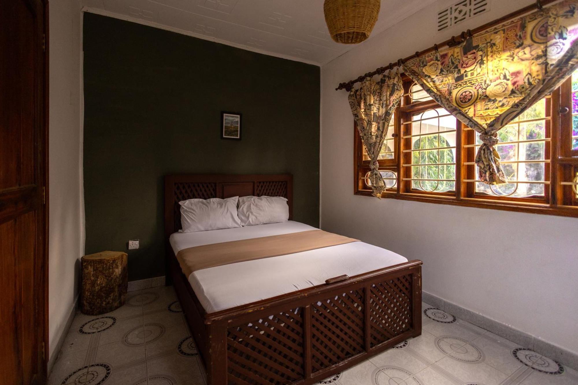 Safari Adventures-House Bed & Breakfast Arusha Ngoại thất bức ảnh